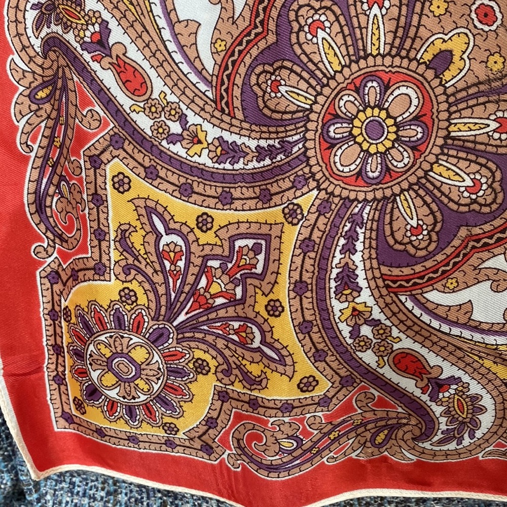 VTG Colorful Scarf and Gold Tone Clip - Picture 5 of 8